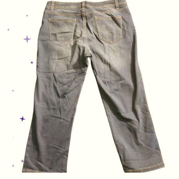 Bandolino Selene Capri Jeans - Picture 3 of 6